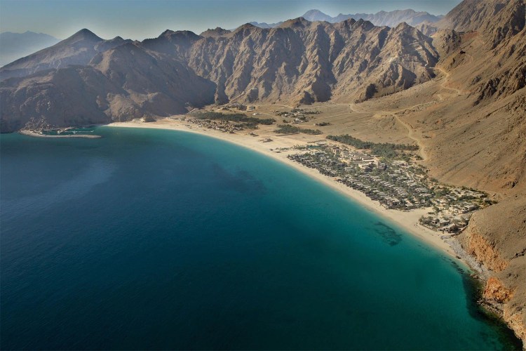 Picture of a shoreline in Oman with a beach and ocean