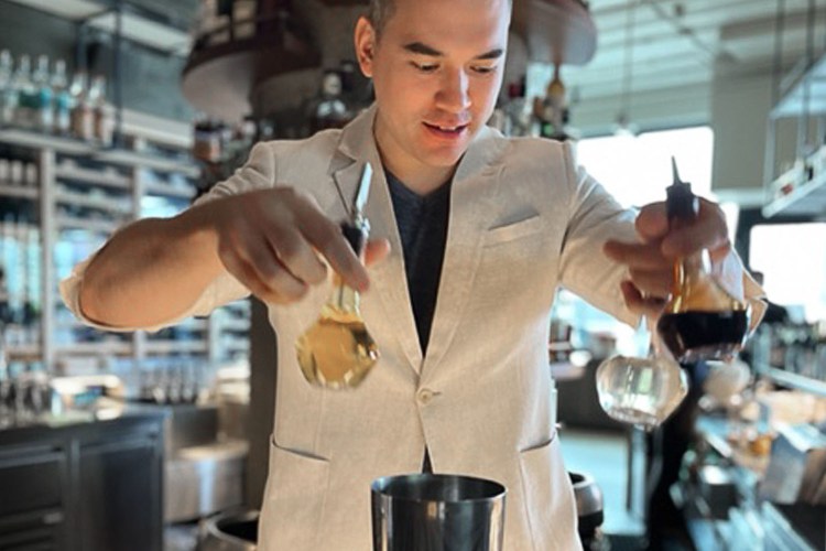Jonathan Lind mixes things up
